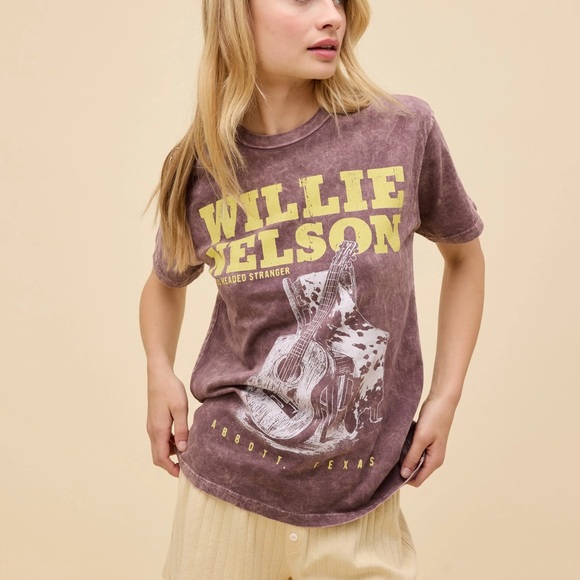Daydreamer Willie Nelson Red Headed Stranger Weekend Tee NWT - Picture 1 of 9